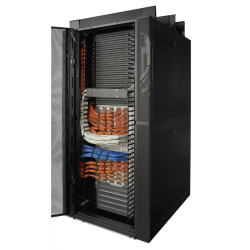 NetShelter SX - Environnement haute densité - 42U - Passes câbles verticaux - AR3340 APC